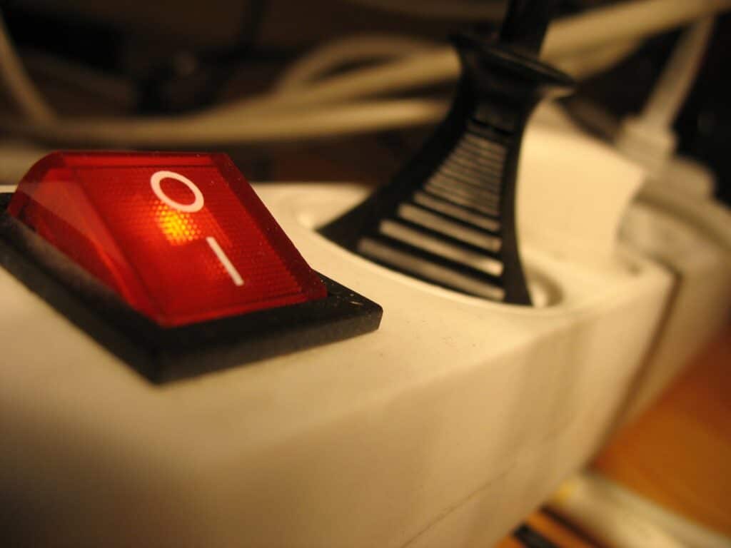 3 strategies to help minimize the effect of server and network downtime
