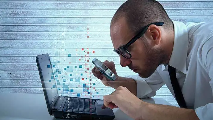 Why You Should Choose An It Company That Offers On-Site Customer Support 7 focused professional utilizing laptop and smartphone, illustrating the need for on-site it support.
